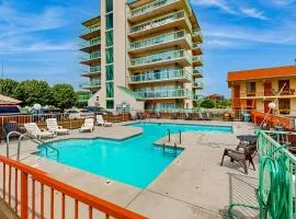 Top-Floor River & Mtn View Condo Sleeps 6 Pool