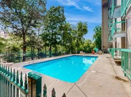 Top-Floor River & Mtn View Condo Sleeps 6 Pool