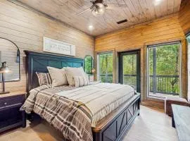 Enchanting Cabin Sleeps 12 Hot Tub Game Room
