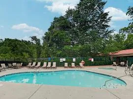 Mtn View Condo Sleeps 6 Fireplace Seasonal Pool