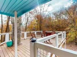 Lake Cabin Sleeps 6 Pet Welcome Hot Tub Fire pit