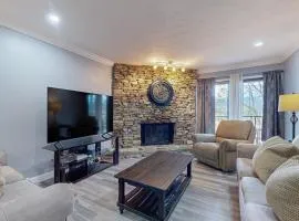 Cute & Quiet Condo Sleeps 6 Covered parking Deck