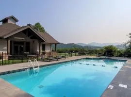 Pristine & Peaceful Condo Sleeps 6 Shared Pool & Townsend Timbers