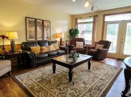 Delightful & Cozy 2nd Floor Resort Condo Sleeps 4