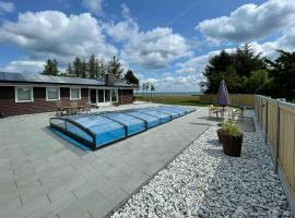 Holiday Home With Pool And Fjord Views On Lundø, hotel di Højslev