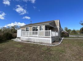 Skaket Dream 2/10 mile to Beach!, hotell i Orleans