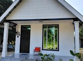 Moksu Garden Tiny House jerteh, hotel en Jertih