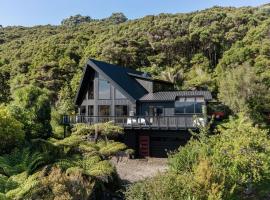 The Black Chalet, Hotel in Whitianga