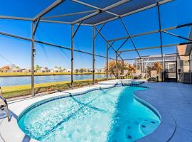 South Facing Private Pool with Lake View & Spa - Quiet Vacation Area - Family Friendly、キシミーのホテル