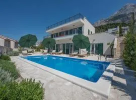 Family friendly house with a swimming pool Makarska - 25219