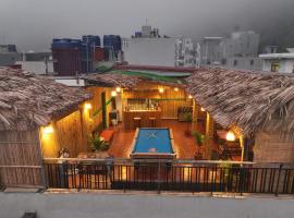 PEARL HOTEl: Cat Ba şehrinde bir otel
