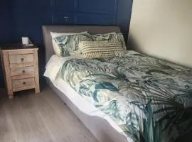 Queen bed on acreage in share house