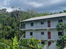 Studio on the way to Asa Wright Nature Centre - Greene Kairi, hotel i Arima