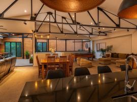 Newcastle CBD Penthouse, Spa & Entertainment, hotel a Wickham