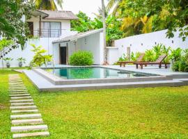 Emerald Lagoon Pool Villa, Hotel in Talpe