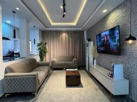 Elegant 3 Bedroom with PS5, Wine Bar, & Views TheNook, Hotel in Abuja