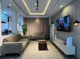 Elegant 3 Bedroom with PS5, Wine Bar, & Views TheNook