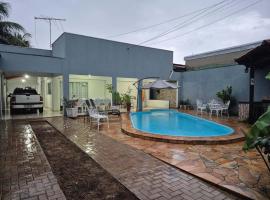 Recanto Flor de Laranjeira - o canto que encanta Palmas-TO, hotelli, jossa on pys&auml;k&ouml;intimahdollisuus kohteessa Palmas