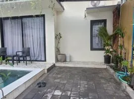 Tropical Living by PomPom