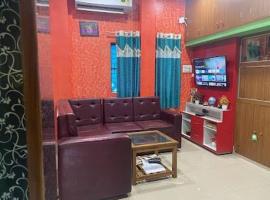 OYO Paras Hotel, hotel v destinácii Jamūi
