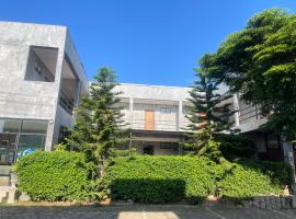 Come Moon Loft Hotel, hotel with parking in Phrae