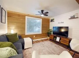 Mountain home, next to a Winery with a fire pit