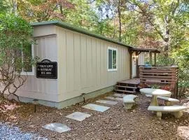 Mountain home, next to a Winery with a fire pit