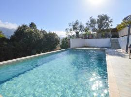Stunning Home In Vero With Private Swimming Pool, Can Be Inside Or Outside, hôtel à Vero
