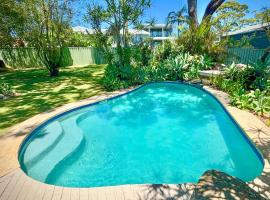Two Thirds Blue- Pet friendly- 1km walk from Culburra Beach & an indoor fire place & outdoor firepit, hotel em Orient Point