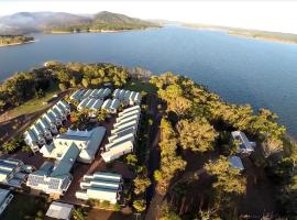 Tinaroo Lake Resort, מלון בטינארו