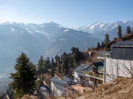 Hamta 270, Private Cliff Side Suites With 270 Mountain Views, Sethan, hotel v destinaci Manāli