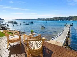 Waterfront Scotland Island Holiday Home - Family & Pet Friendly - 3 Bedrooms - Wifi - Netflix - Private Jetty