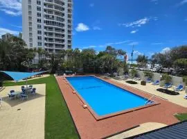 Beachside Ocean View 1-Bedroom Apartment Central Surfers