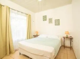 Cozy coworking Casa Alma near Lake Arenal, 2 bedroom 1 office, fiber optic, pet friendly