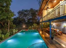 StayVista at Aradhya Villa with Infinity Pool, Lawn