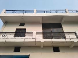 Hotel O Star Moon Lodge, hotel din Kaptānganj