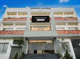 Super Townhouse Vibhuti Khand Gomti Nagar Formerly Pratham Inn
