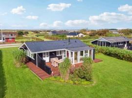 Holiday Home With Activities Near Fjord، فندق في ليمفج