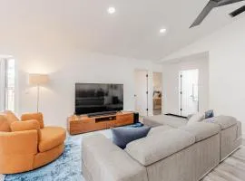 Luxurious Equestrian Stay with Heated Pool & Patio