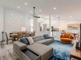 Luxurious Equestrian Stay with Heated Pool & Patio