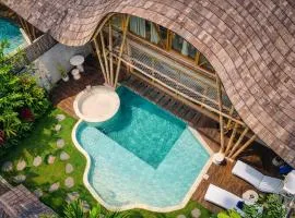 3BR Luxurious Bamboo Style Private Villa In Canggu near Berawa