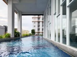 RedDoorz Plus at Suncity Residence Apartemen Sidoarjo