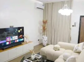 Crowned Comfort 2BR Terrace Duplex Pool & Gym