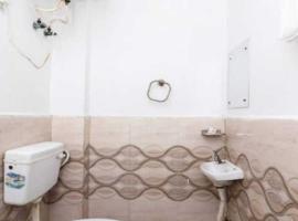 OYO Homes A.k Guest House, хотел в Морадабад