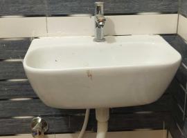 Hotel O Highway, viešbutis mieste Rewāri