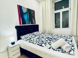 Private Rooms in Elegant 5-Bedroom Residence Near Kaufpark Alterlaa