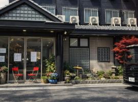 心斎橋難波関空直通Nambaminami Shin-Imamiya Ambers Hostel، فندق في أوساكا