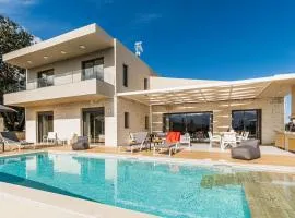 Villa Orientem Bis by PosarelliVillas