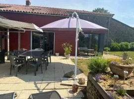 Spacieuse Maison à Pouzauges - Accueille 14 Personnes
