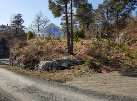 3 Bedroom Pet Friendly Home In Tvedestrand, hotel a Tvedestrand